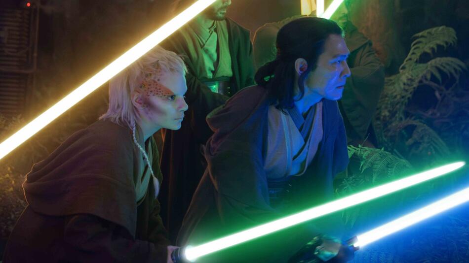 Zwei Jedi in "The Acolyte": "Logan"-Star Dafne Keen (l.) als Padawan Jecki und "Squid Game" ...