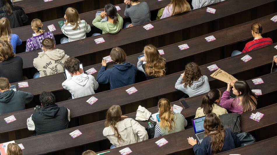 Studierende im Hörsaal