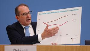 Foto von Innenminister Alexander Dobrindt bei der Präsentation politisch motivierter Straftaten 2025