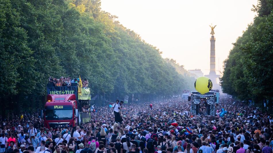 "Rave the Planet"-Technoparade 2023 in Berlin