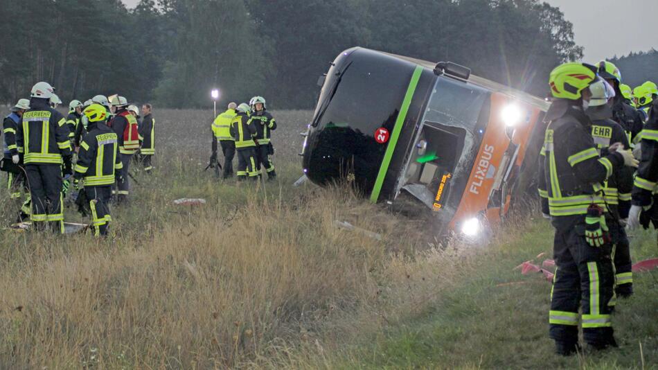 Fernbusunglück auf der A24