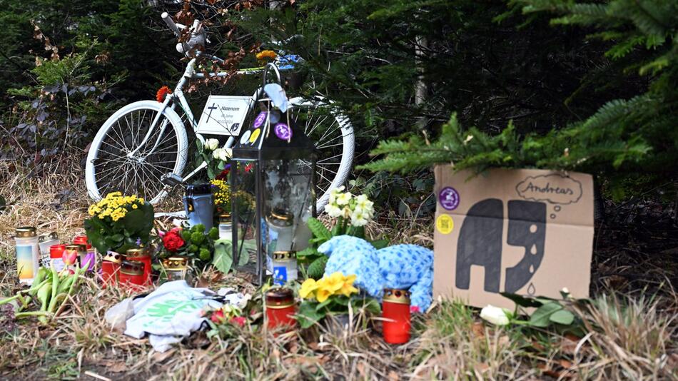 Gedenkstelle für bei Unfall gestorbenen Radaktivisten