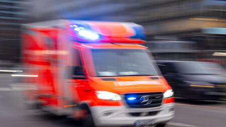Polizei: Frau überfährt Mann in Garage - parkt und geht