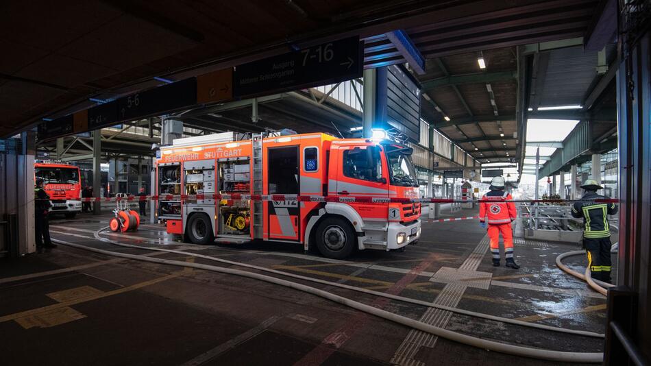 Stuttgart central station closed due to fire brigade action