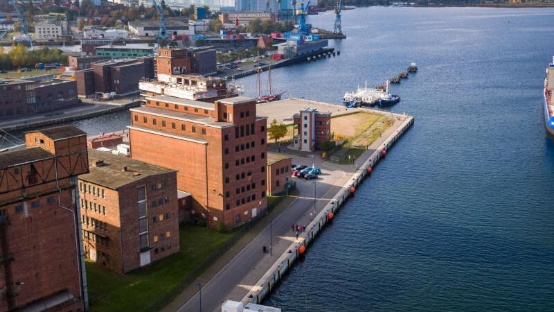 Kreuzfahrtterminal im Hafen von Wismar