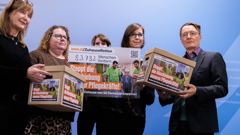 Bundesgesundheitsminister Lauterbach nimmt Petition entgegen