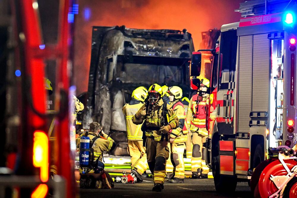 Großbrand in Bremer Überseestadt