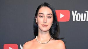 Am 25. November legte Elif noch einen glamourösen Auftritt auf dem Roten Teppich beim "YouTube ...