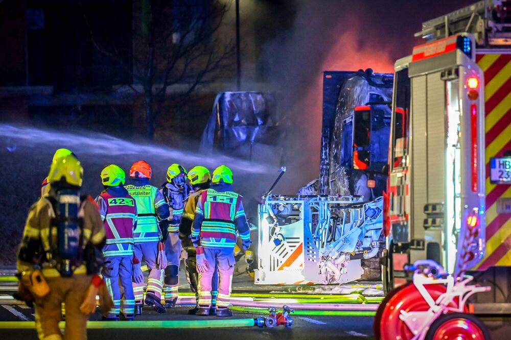 Großbrand in Bremer Überseestadt