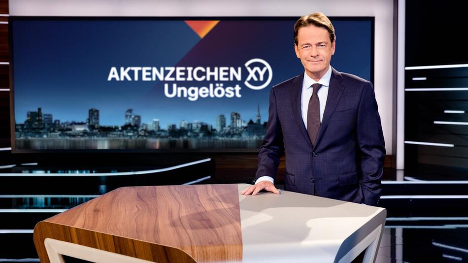 Moderator Rudi Cerne zeigt bei "Aktenzeichen XY... Ungelöst" am 11. September ein Video des ...