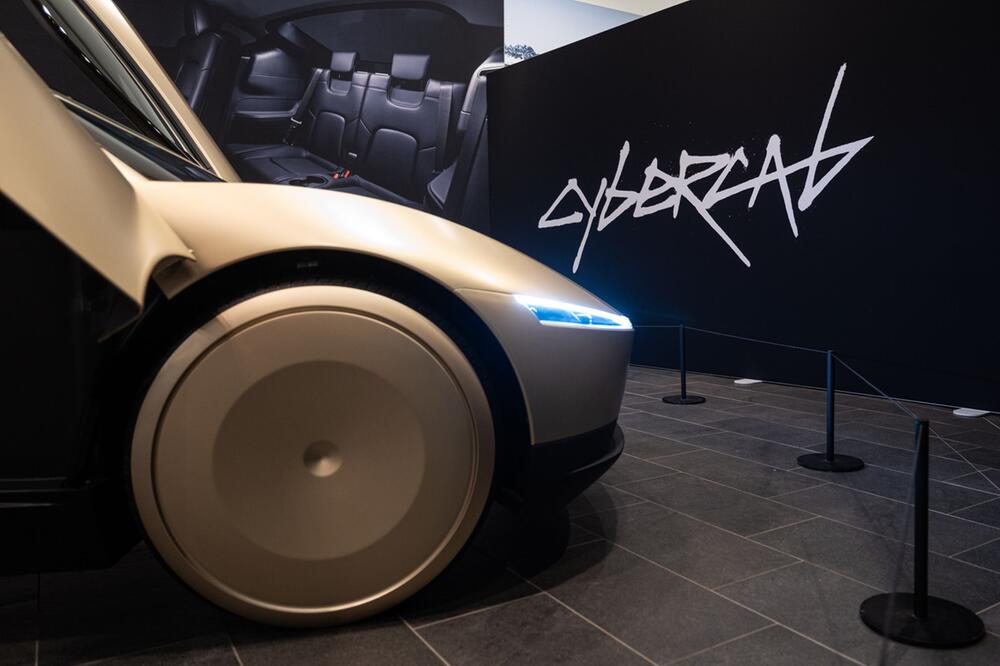 Presse-Vorbesichtigung zur Ausstellung des Cybercab von Tesla