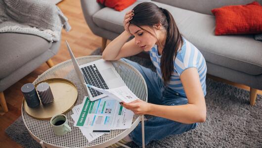 Frau Rechnungen Sorge