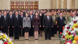 Nordkoreas Machthaber Kim besucht Mausoleum von Kim Il Sung