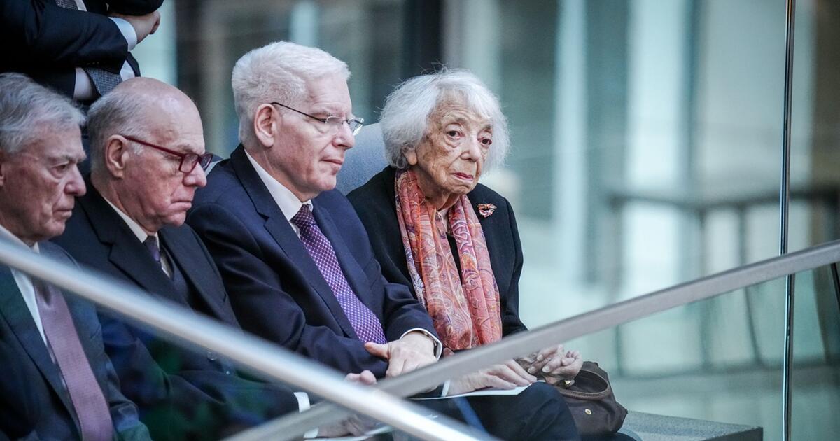 "Sei A Mensch" - Holocaust-Gedenken Im Bundestag | 1&1