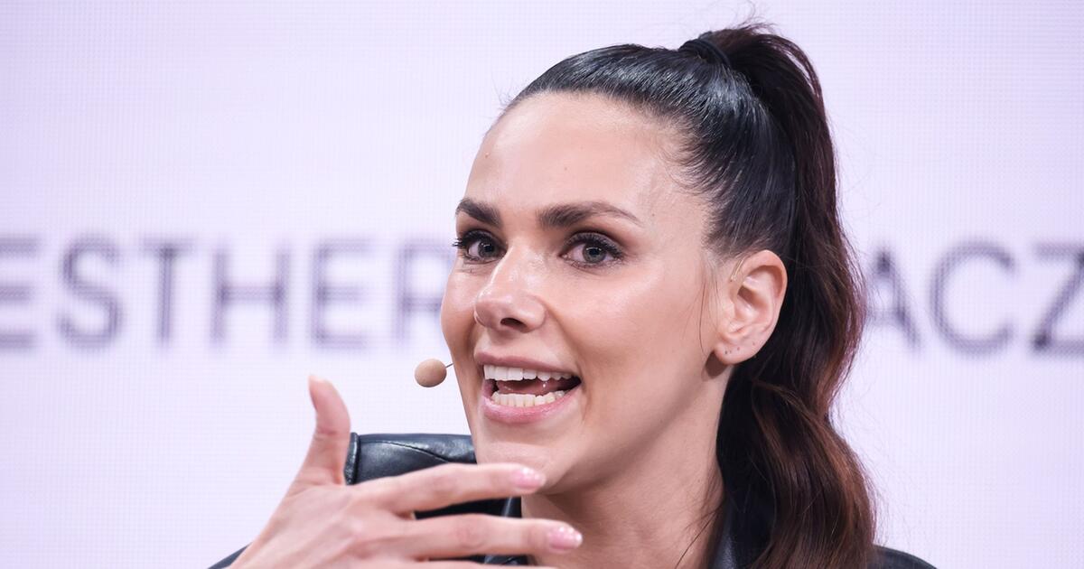 Esther Sedlaczek Emotionaler Abschied Von Fernsehpapa Potofski 1 1 esther-sedlaczek-emotionaler-abschied-von-fernsehpapa-potofski-1-1