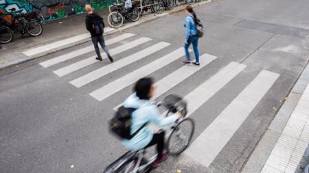 So verhalten Sie sich am Zebrastreifen richtig