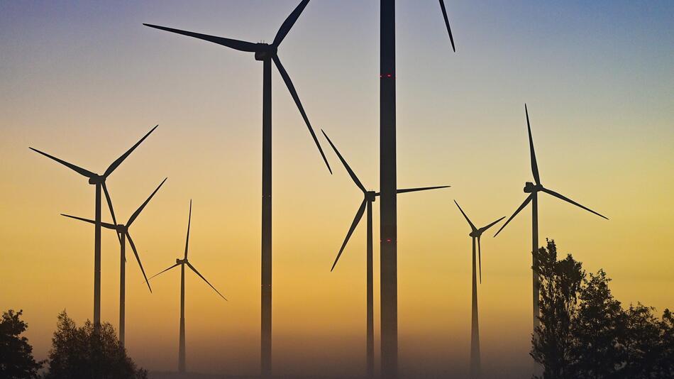 Die Energiegewinnung aus Windkraft hat im Jahresverlauf 2022 im Bereich der EU stark zugenommen.