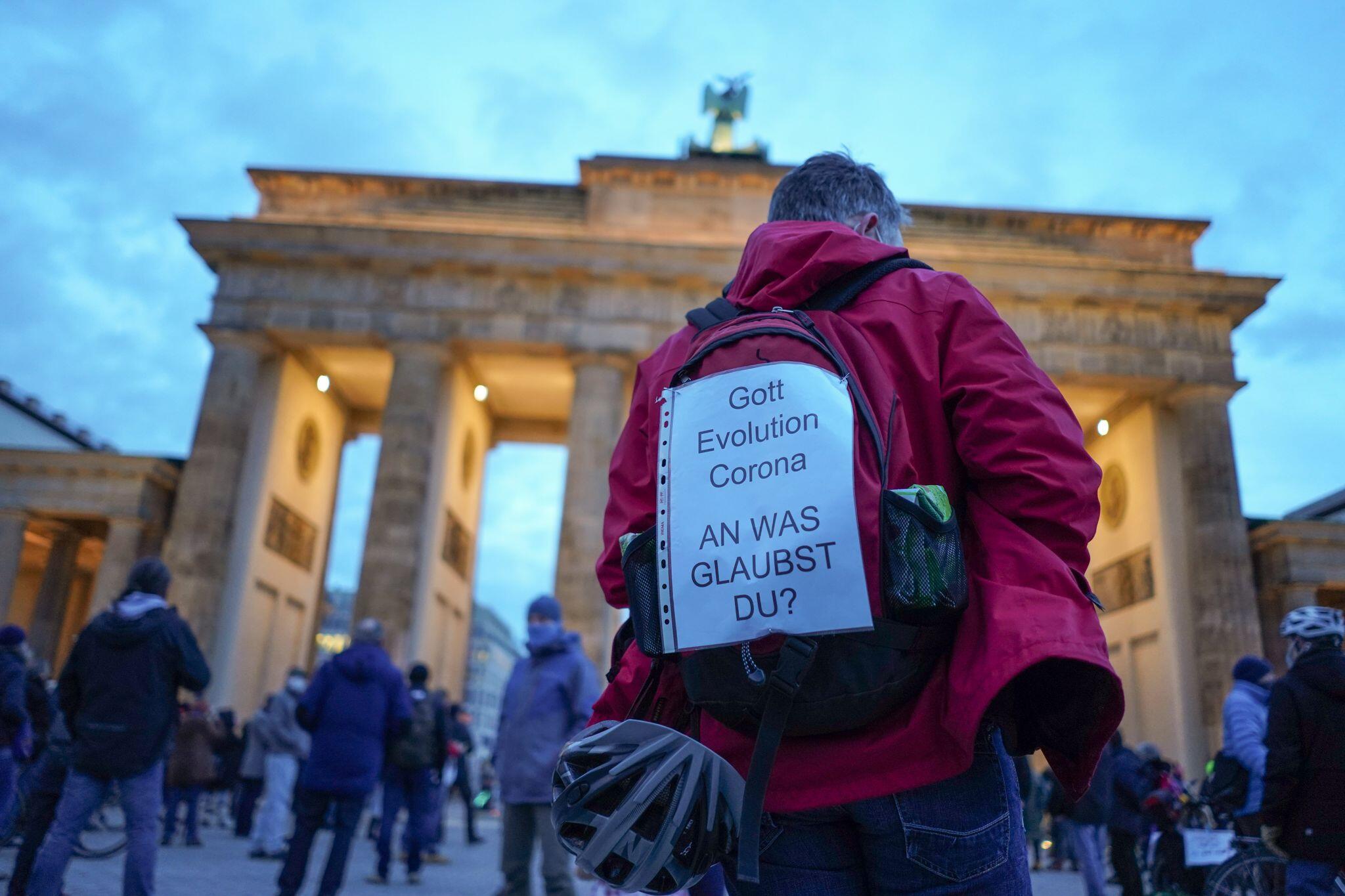 Berlin Verbietet "Querdenken"-Demonstrationen Am Wochenende | 1&1