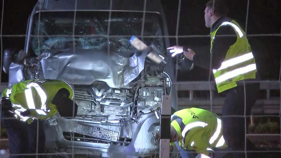 Zwölf Verletzte nach Autounfall auf der A14