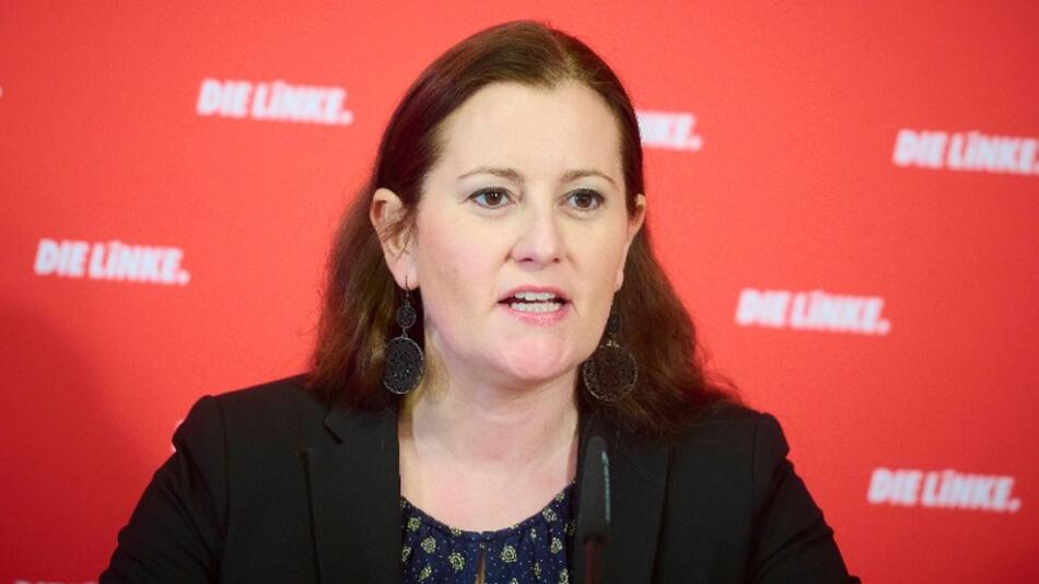 Janine Wissler (Die Linke) hält eine Rede.