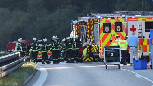 Rettungsdienste und Feuerwehr an der Unfallstelle