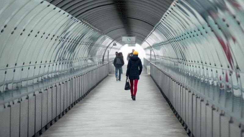 Passanten auf dem Flughafen München