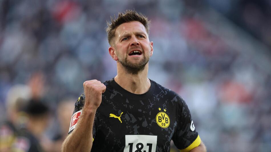 Borussia Dortmunds Torjäger Niclas Füllkrug feiert seinen Treffer gegen den VfL Wolfsburg