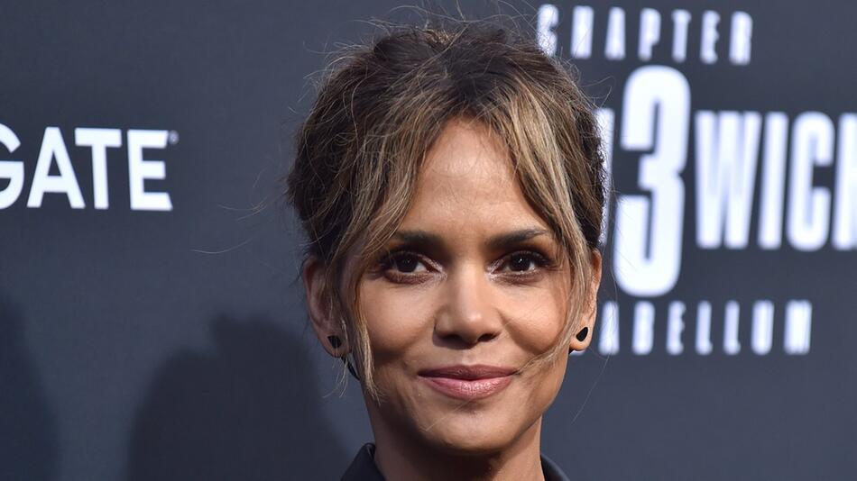 Halle Berry zieht zurück.