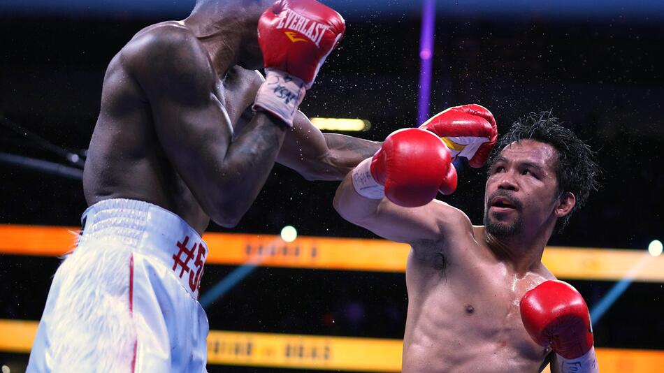 Yordenis Ugas drängt Manny Pacquiao in einem WM-Kampf in die Defensive