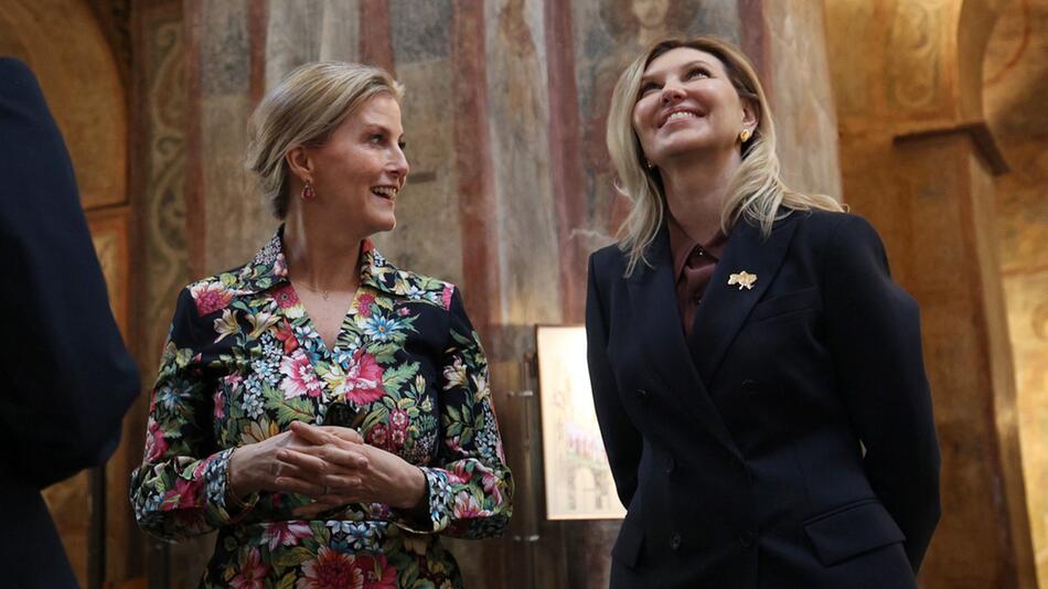 Herzogin Sophie (li.) und Olena Selenska in der Sophienkathedrale.