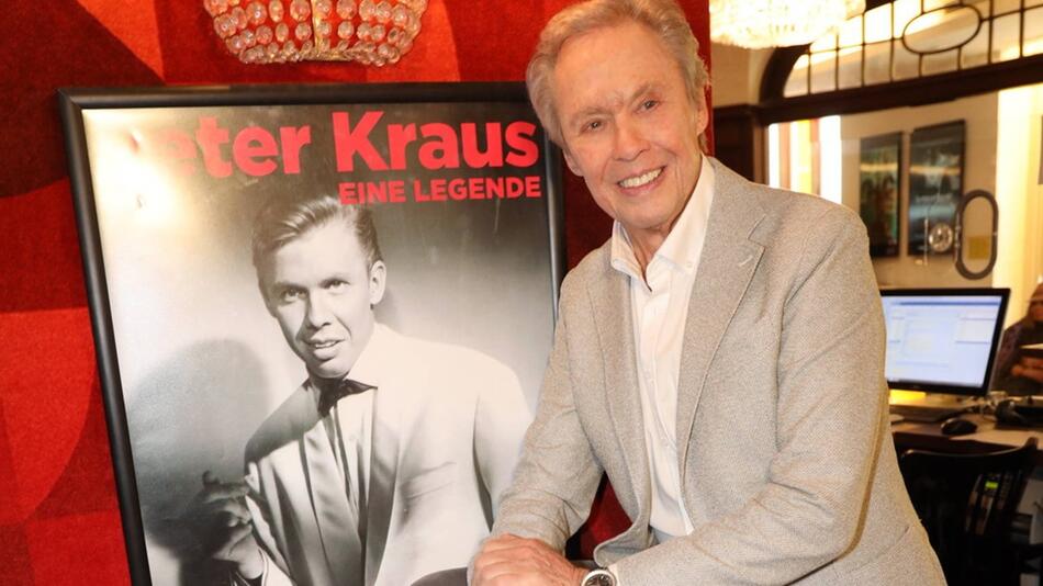 Der Jubilär freute sich über seine Geburtstags-Dokumentation "Peter Kraus - eine Legende", die ...