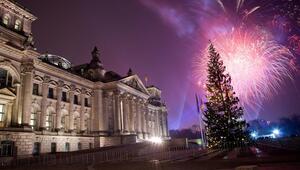 Feuerwerk vor dem Reichstagsgebäude. (Archivbild)