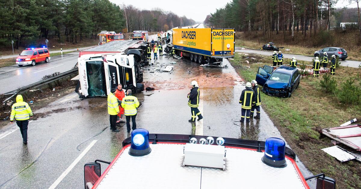 Drei Tote Bei Unfall Auf Der A24 | 1&1