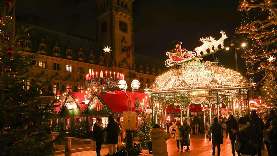 Weihnachtsmarkt am Rathaus in Hamburg