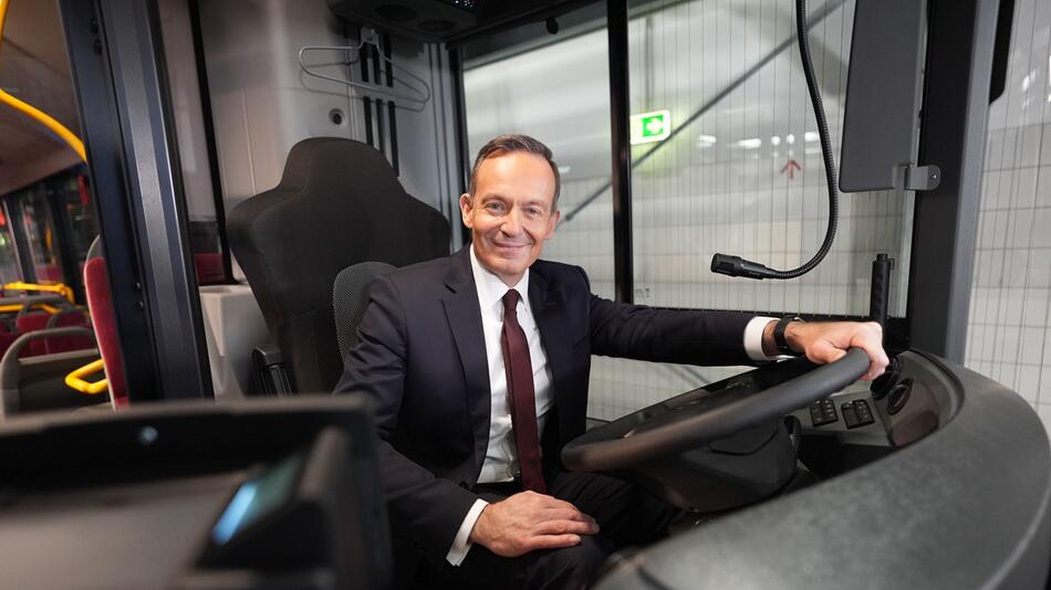 Bundesverkehrsminister Wissing übergibt E-Busflotte