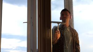 So viele Kalorien verbrennen Sie beim Fensterputzen