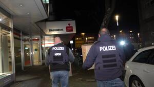 Polizei durchsucht Sparkasse nach Millionen-Coup