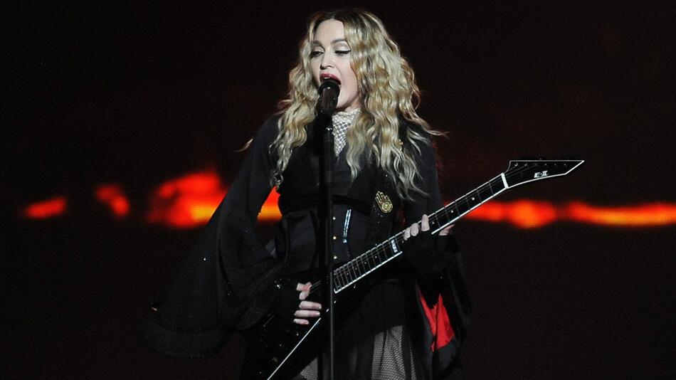 Madonna steht mit ihren 65 Jahren immer noch regelmäßig auf der Bühne.
