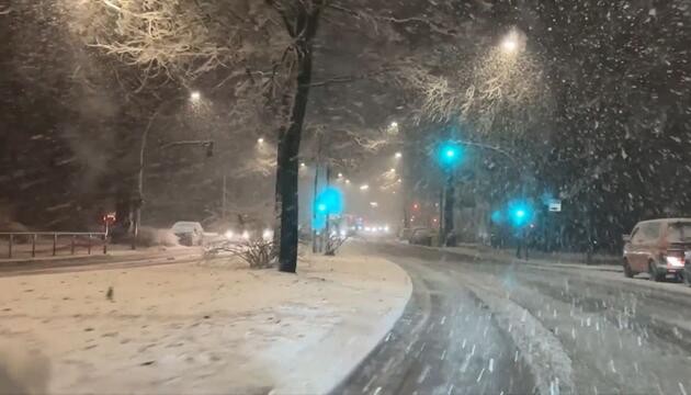 Nach Sturmflut im Norden: Schnee sorgt für Glätte-Unfälle