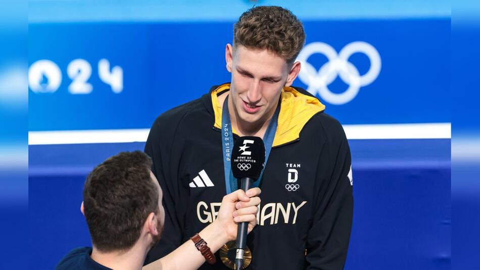 Lukas Märtens nach seinem Sieg bei Olympia.