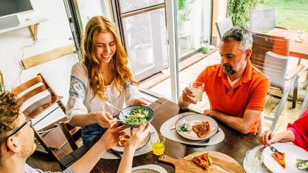 Zusammen am Tisch: Wie gemeinsames Essen die Seele stärkt