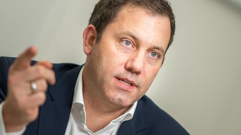 Der SPD-Bundesvorsitzende Lars Klingbeil im dpa-Interview