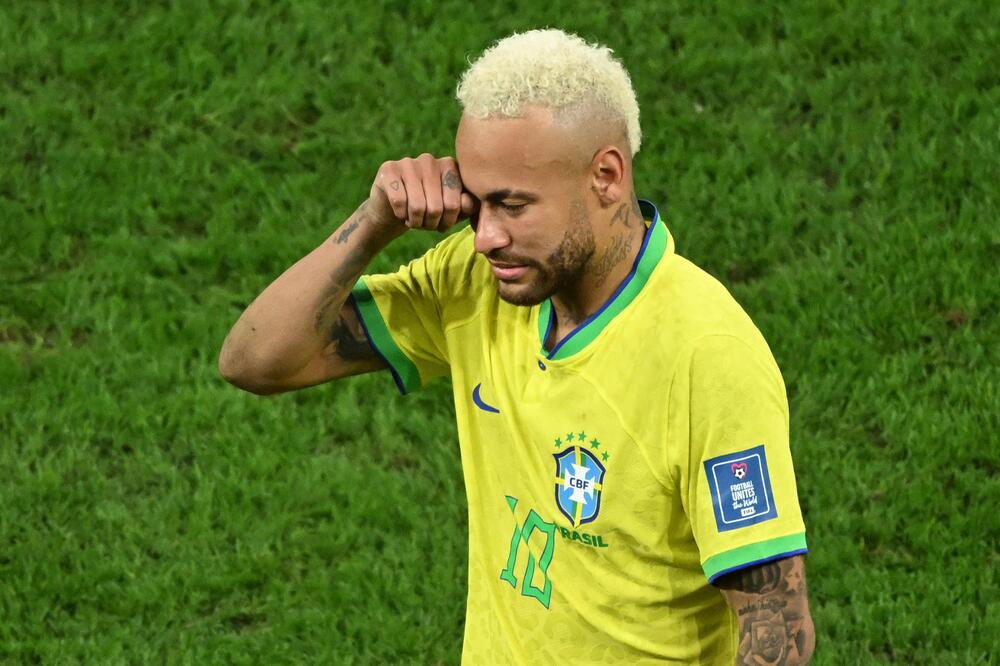 Brasiliens Star Neymar weint nach dem WM-Aus am 9. Dezember 2022 im Viertelfinale gegen Kroatien