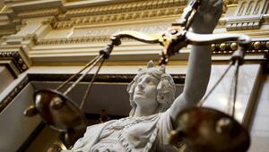 Eine Statue der römischen Göttin der Gerechtigkeit, Justitia