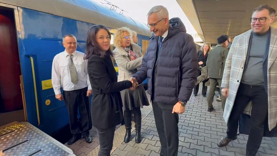 Außenministerin Baerbock besucht die Ukraine