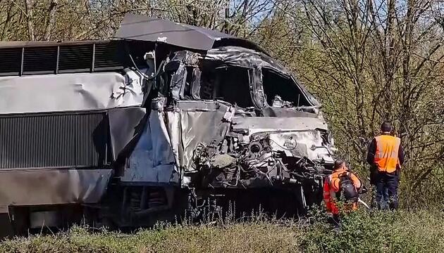 TGV rast in Armeetransporter: Toter bei Zugunglück in Frankreich