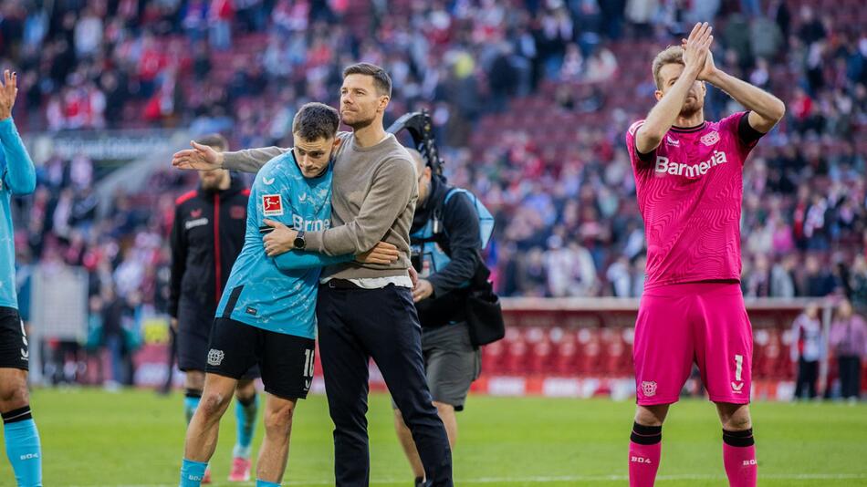 Florian Wirtz und Xabi Alonso