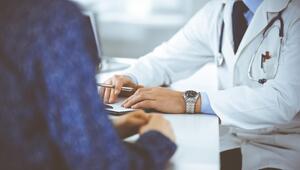 Arzt mit Patientin im Gespräch