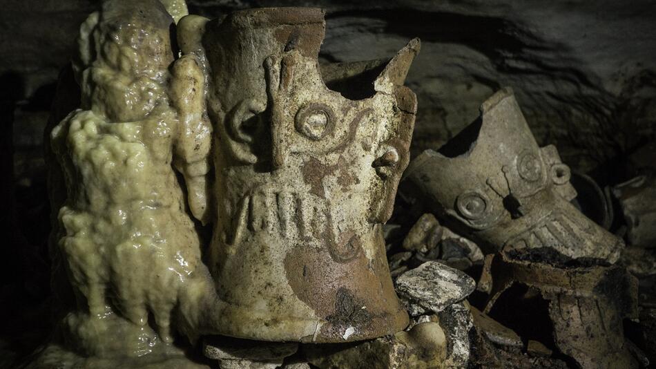 Mehr als 1000 Jahre alte Opfergaben in Chichen Itza entdeckt