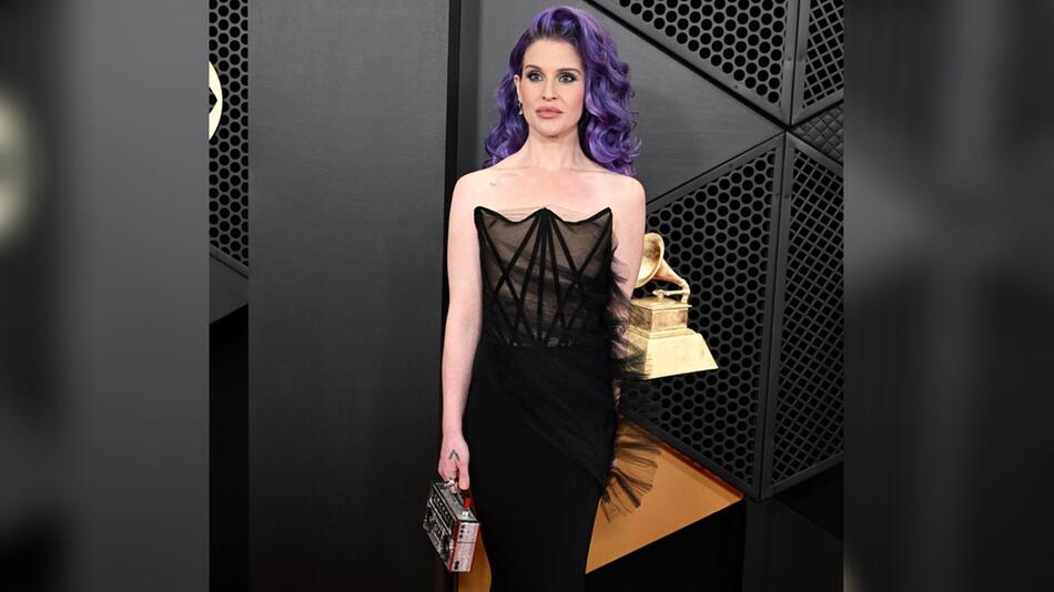 Kelly Osbourne überraschte bei den Grammys.